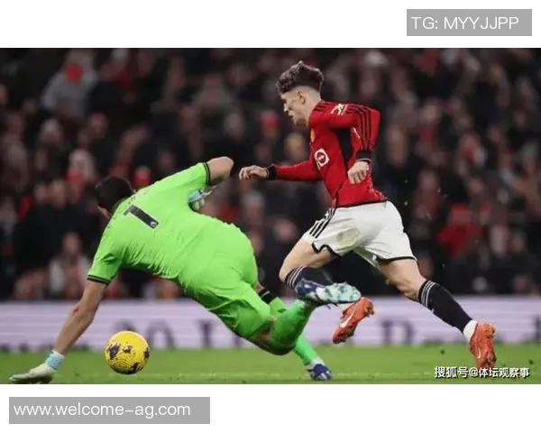 霍伊伦在弧顶位置转身抽射被门将精彩扑救，射门角度极佳但未能破门